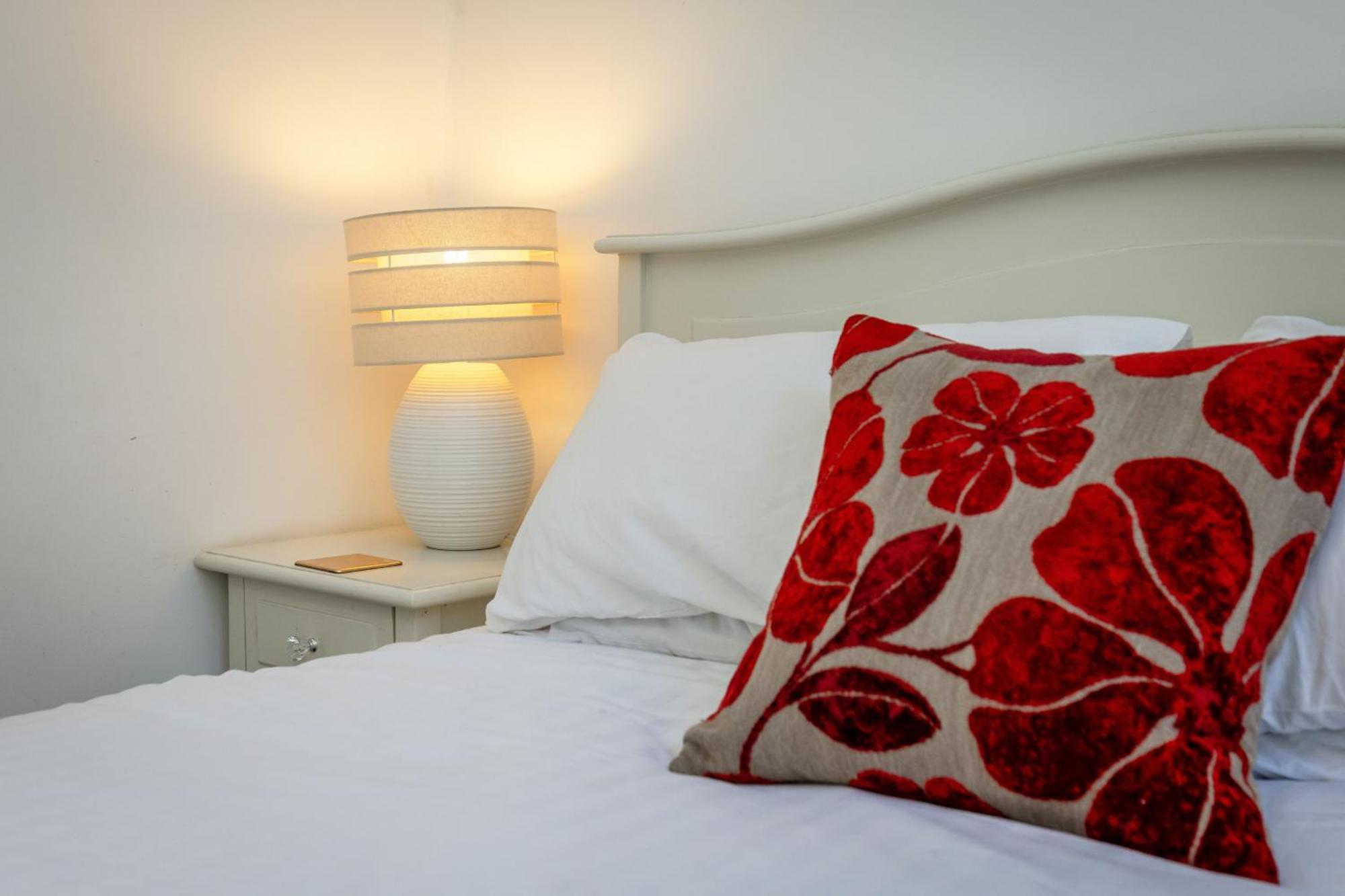 Traditional 3 Bedroom Quiet Duplex Flat By High St, Trams And Buses - Just 1-5 Miles To Centre เอดินบะระ ภายนอก รูปภาพ
