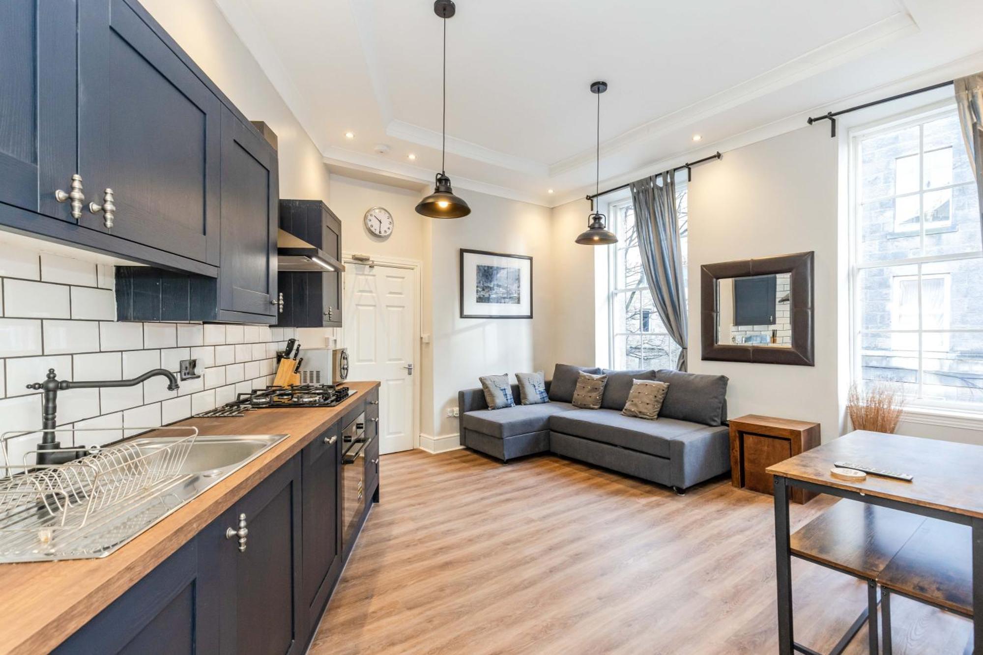 Traditional 3 Bedroom Quiet Duplex Flat By High St, Trams And Buses - Just 1-5 Miles To Centre เอดินบะระ ภายนอก รูปภาพ