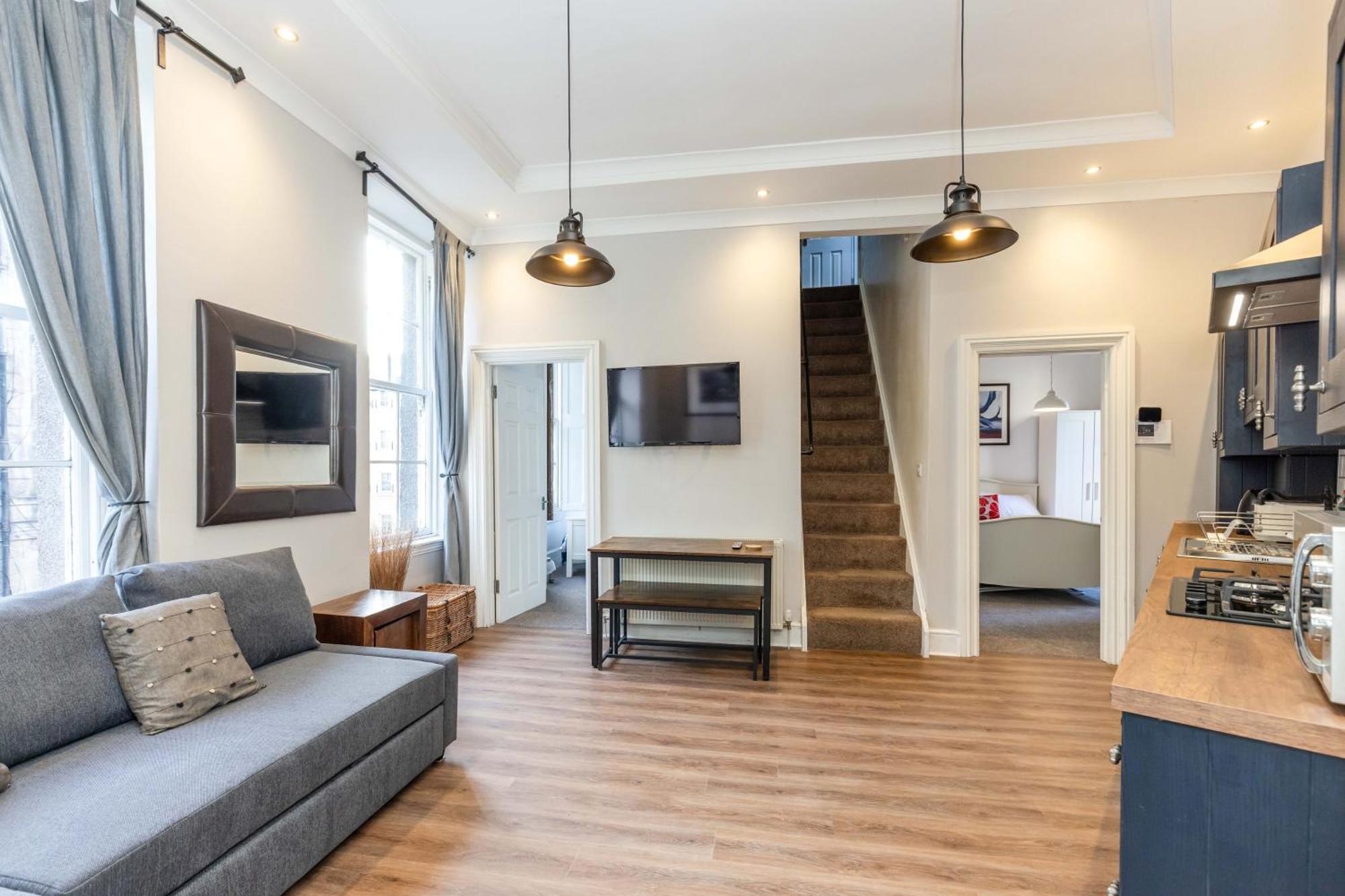 Traditional 3 Bedroom Quiet Duplex Flat By High St, Trams And Buses - Just 1-5 Miles To Centre เอดินบะระ ภายนอก รูปภาพ